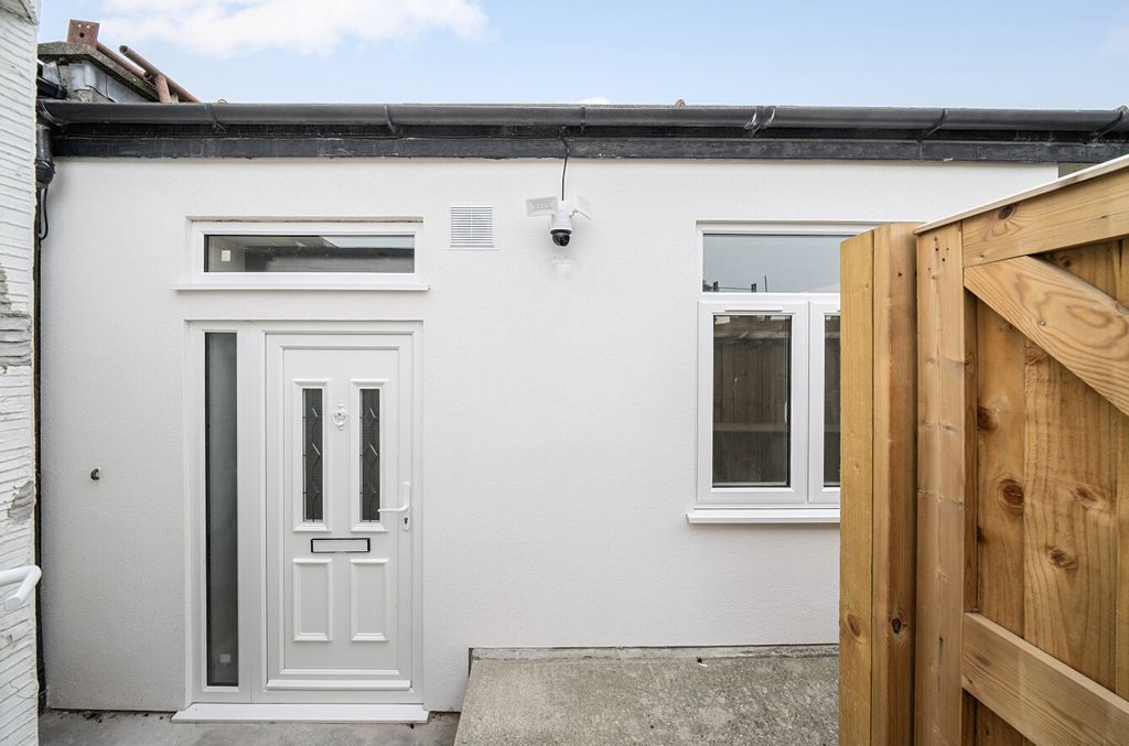 Property photo 1 of 21 Front