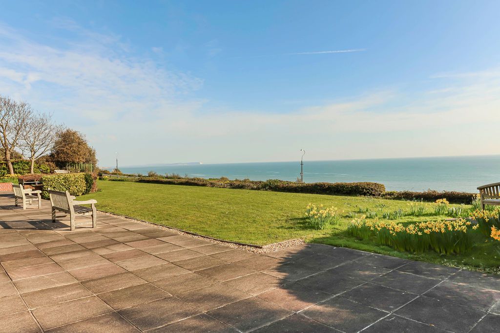 Property photo 2 of 19