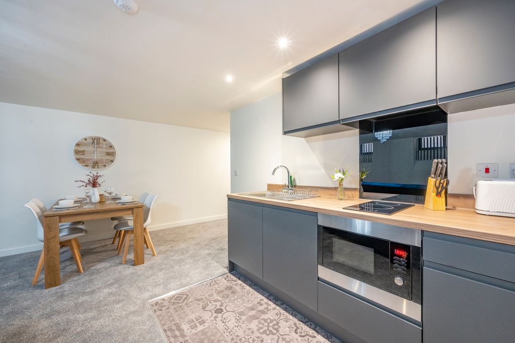 Property photo 3 of 6 Kitchen/Dining Area
