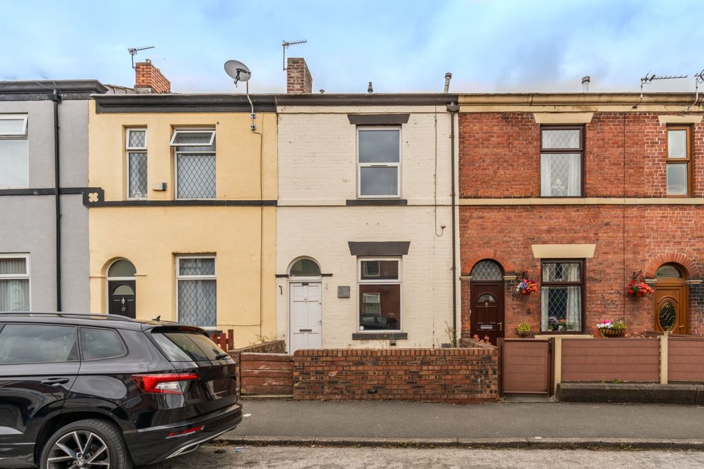 Property photo 1 of 20 37 Canning Street, Bury, Lancashire, Bl9 5As