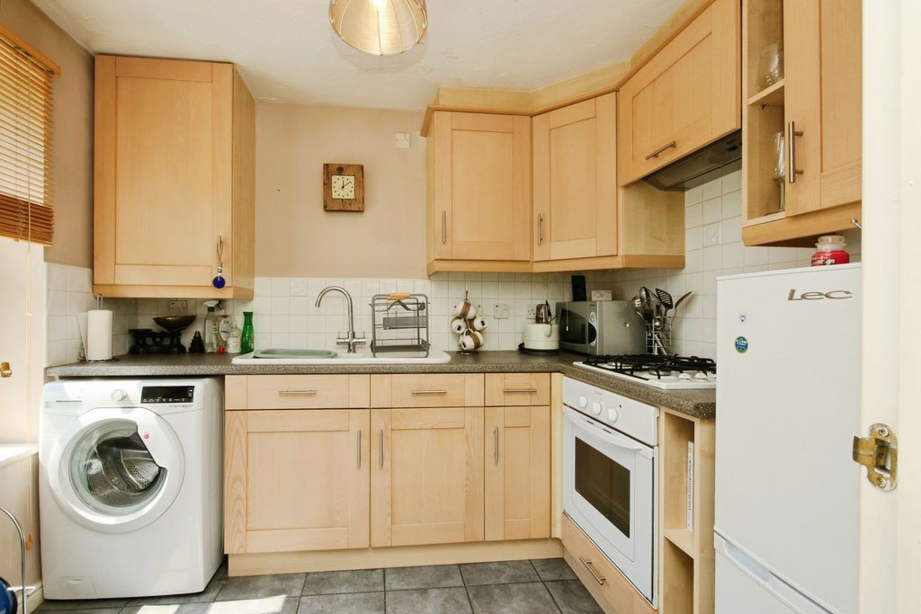 Property photo 3 of 18 Pnmb0085