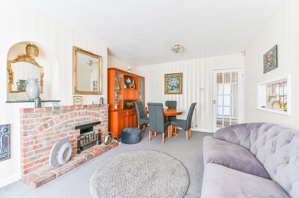 Property photo 3 of 23