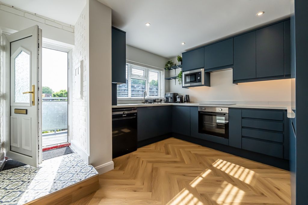 Property photo 2 of 29 3403815