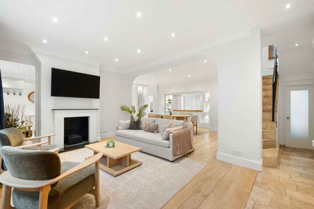 Property photo 2 of 23