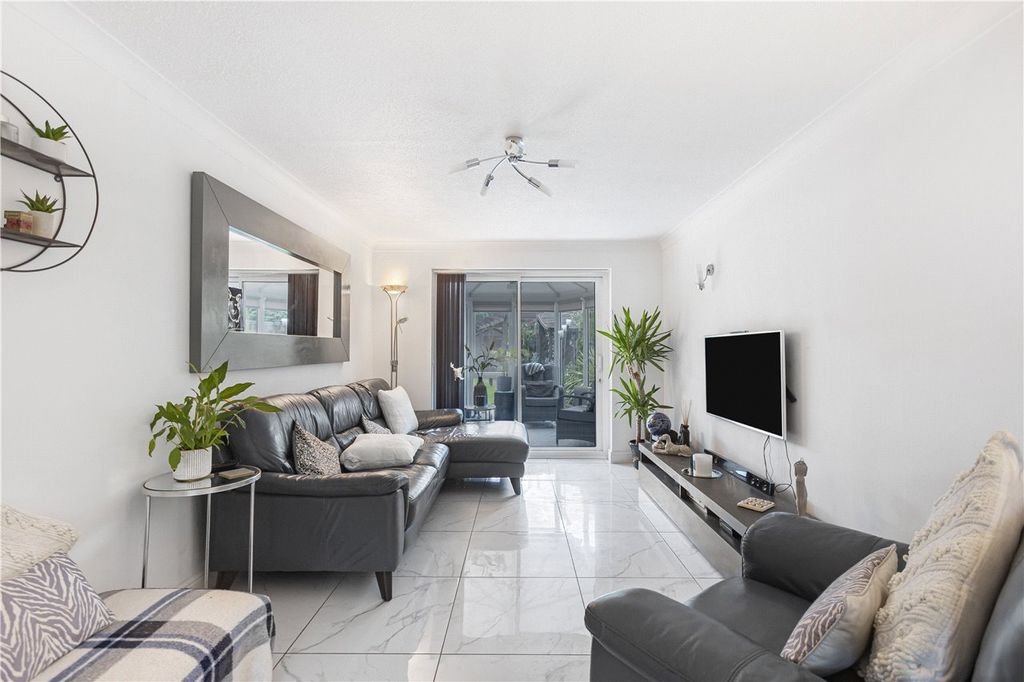 Property photo 3 of 22 Lounge/Diner