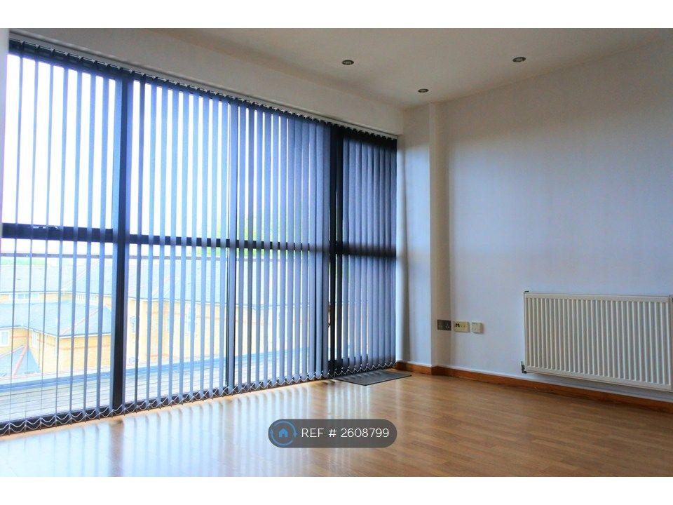 Property photo 3 of 35 Living Room