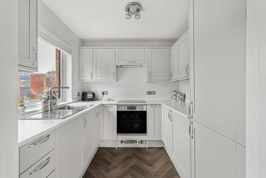 Property photo 3 of 19 Kitchen