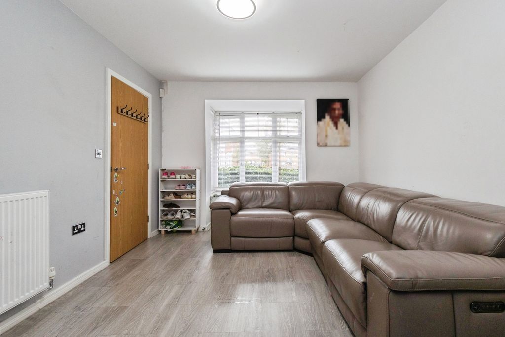 Property photo 3 of 17 Photo