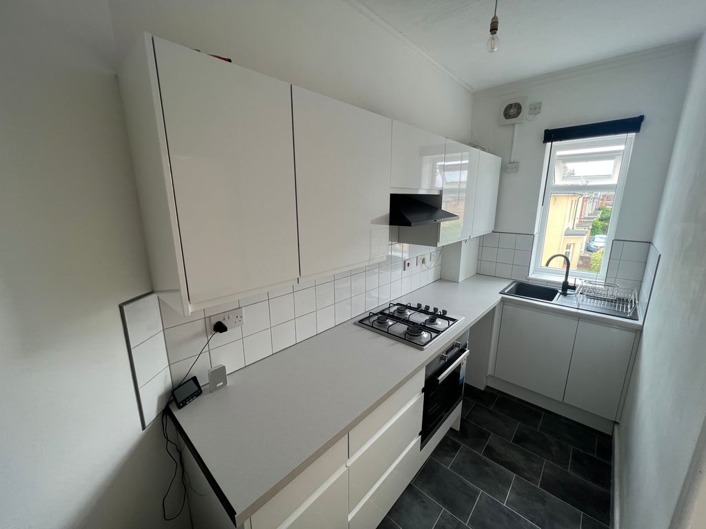 Property photo 2 of 11 Kitchen