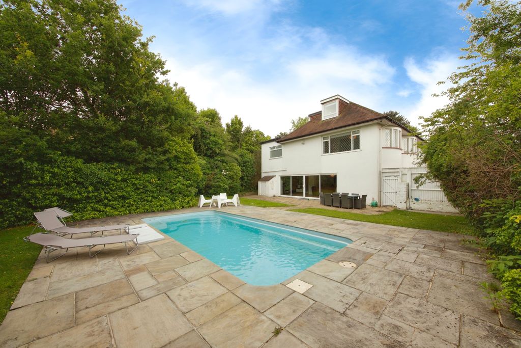 Property photo 2 of 31