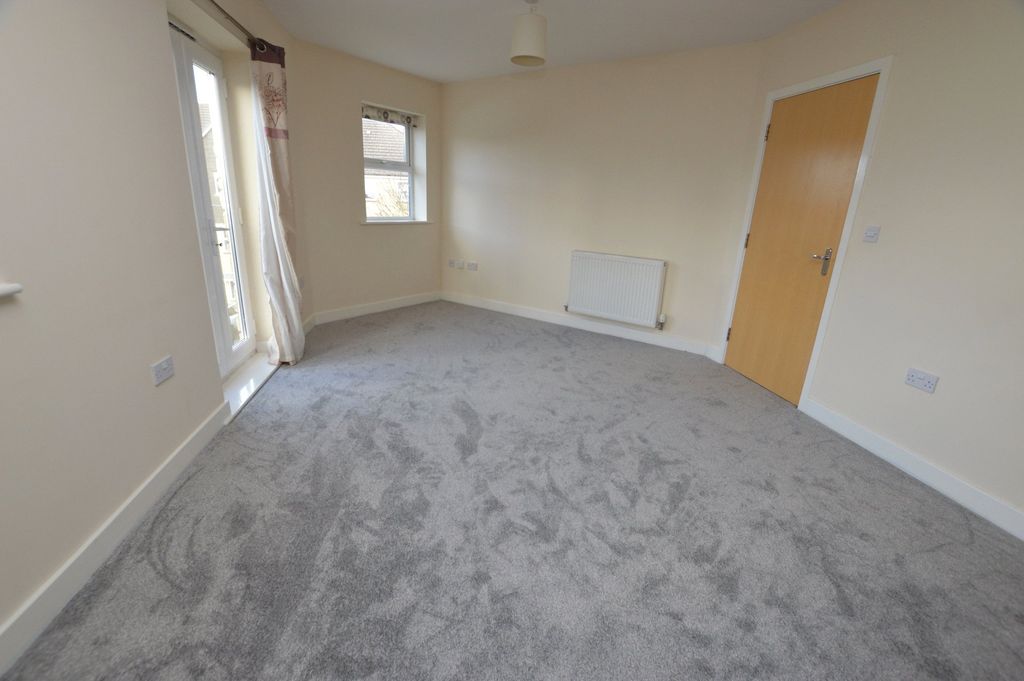 Property photo 3 of 13 Living Room