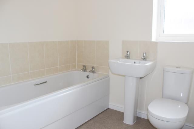 Property photo 2 of 9 Bathroom