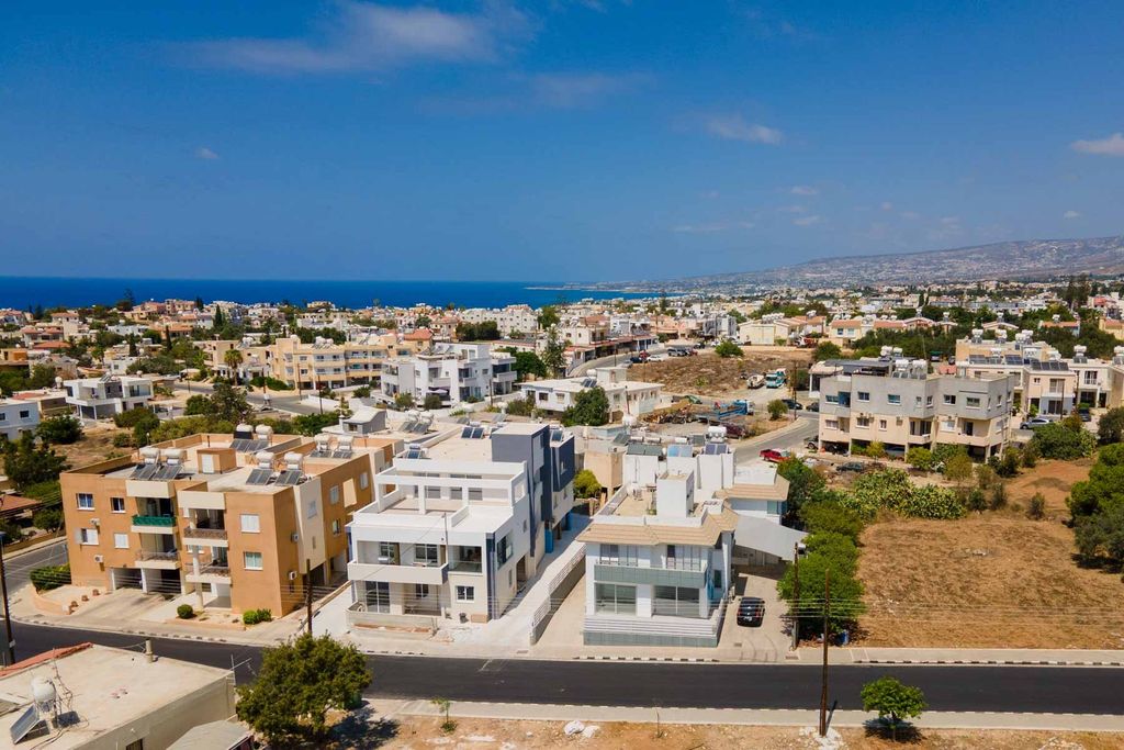 Property photo 1 of 30