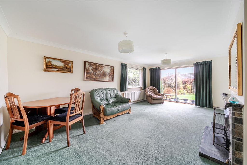 Property photo 2 of 18 Sitting Room