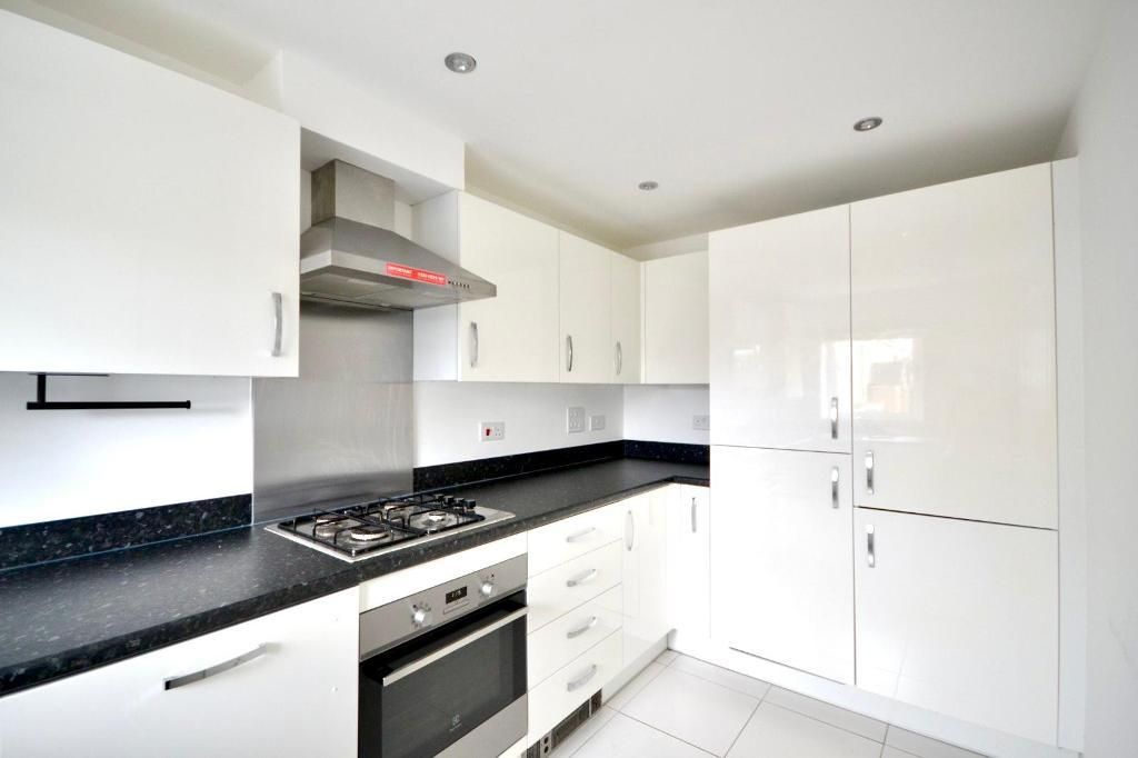 Property photo 3 of 13 Kitchen