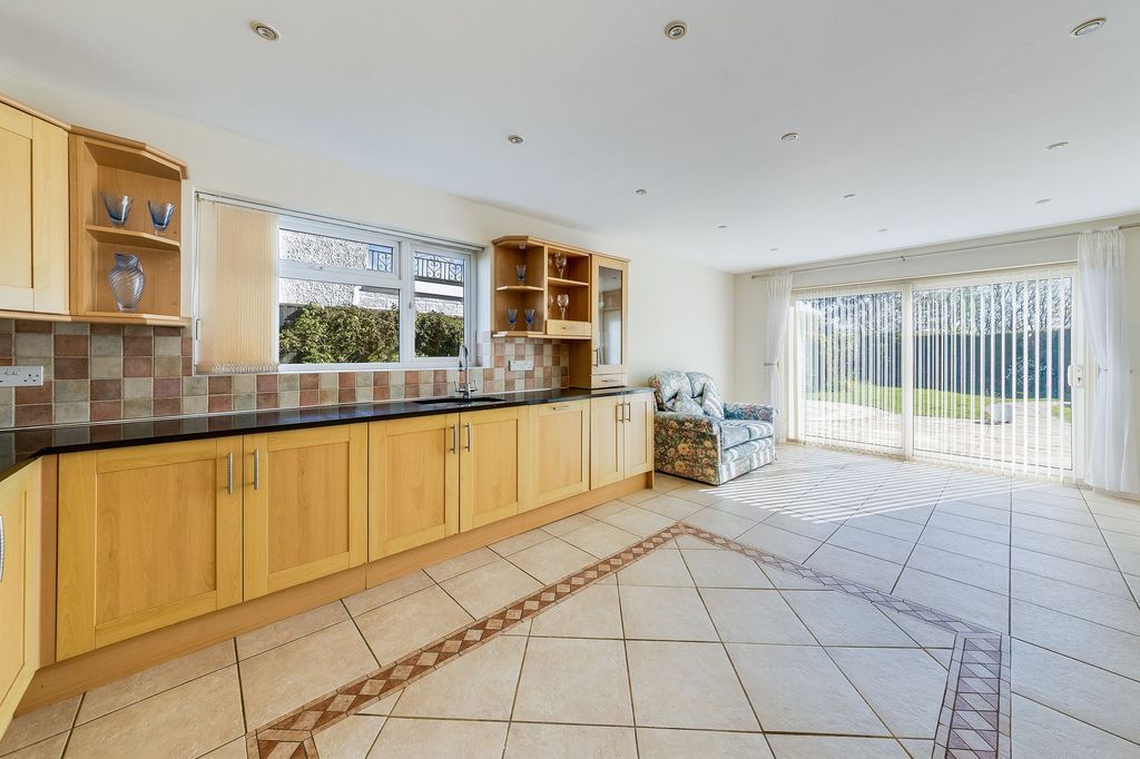 Property photo 2 of 26