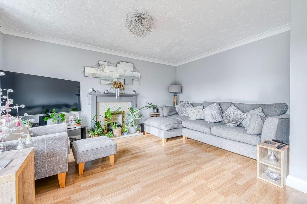 Property photo 2 of 21