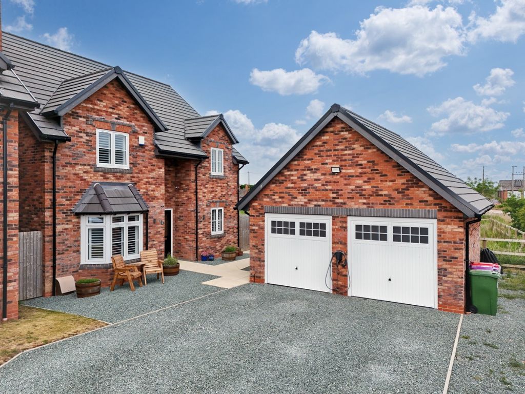Property photo 1 of 39 4155560