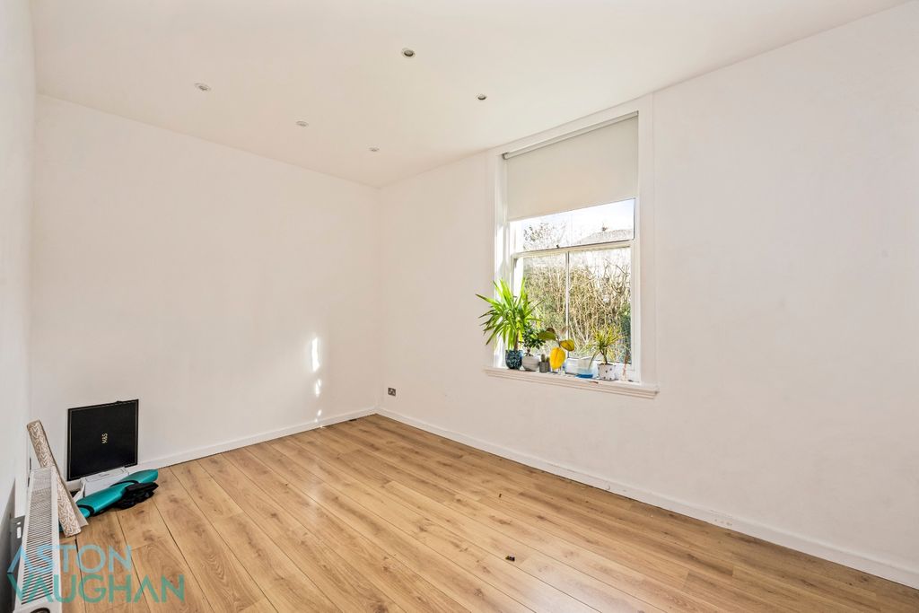 Property photo 2 of 10 4685671