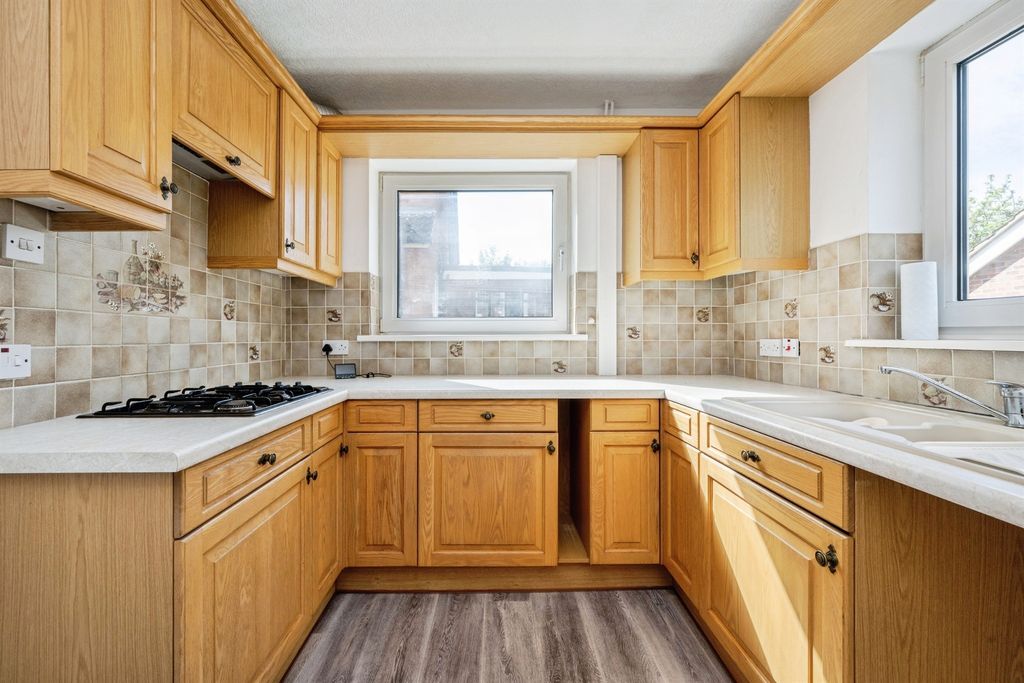 Property photo 2 of 28