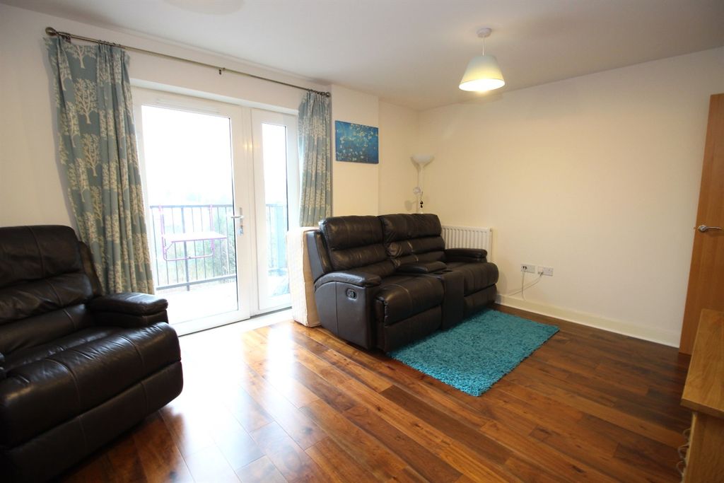 Property photo 3 of 10 1