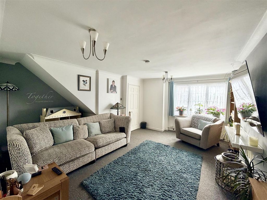 Property photo 2 of 25 Lounge