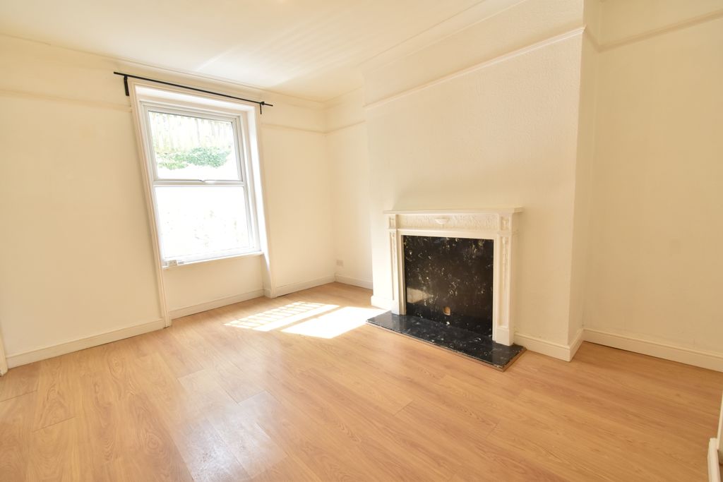 Property photo 3 of 9 Living Room