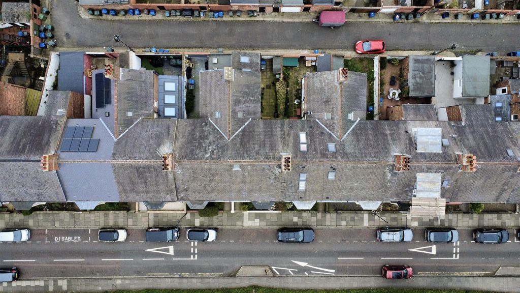 Property photo 3 of 32 7925Dad5-E58D-4C3E-8Bd2-150A70893137_1_201_A.Jpeg