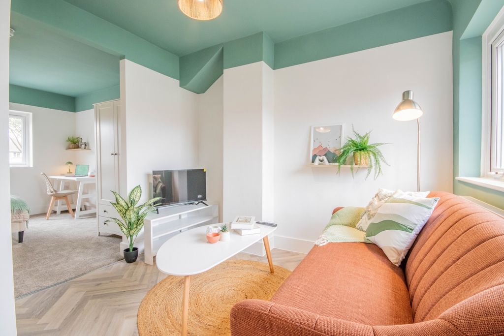 Property photo 3 of 12 E-4