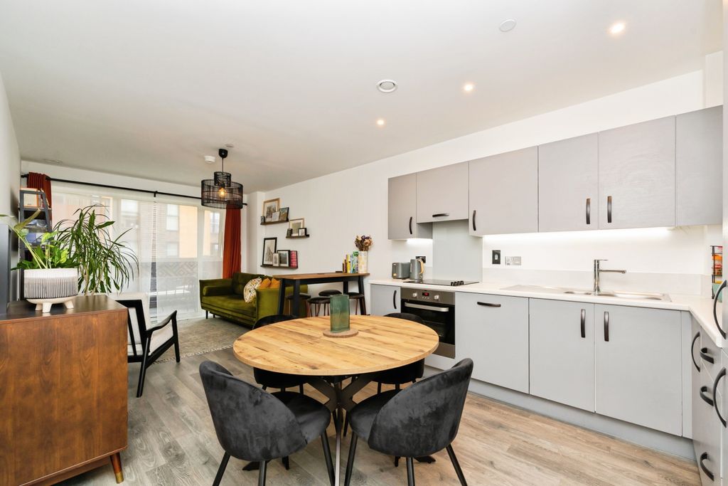 Property photo 2 of 20 1863308-8