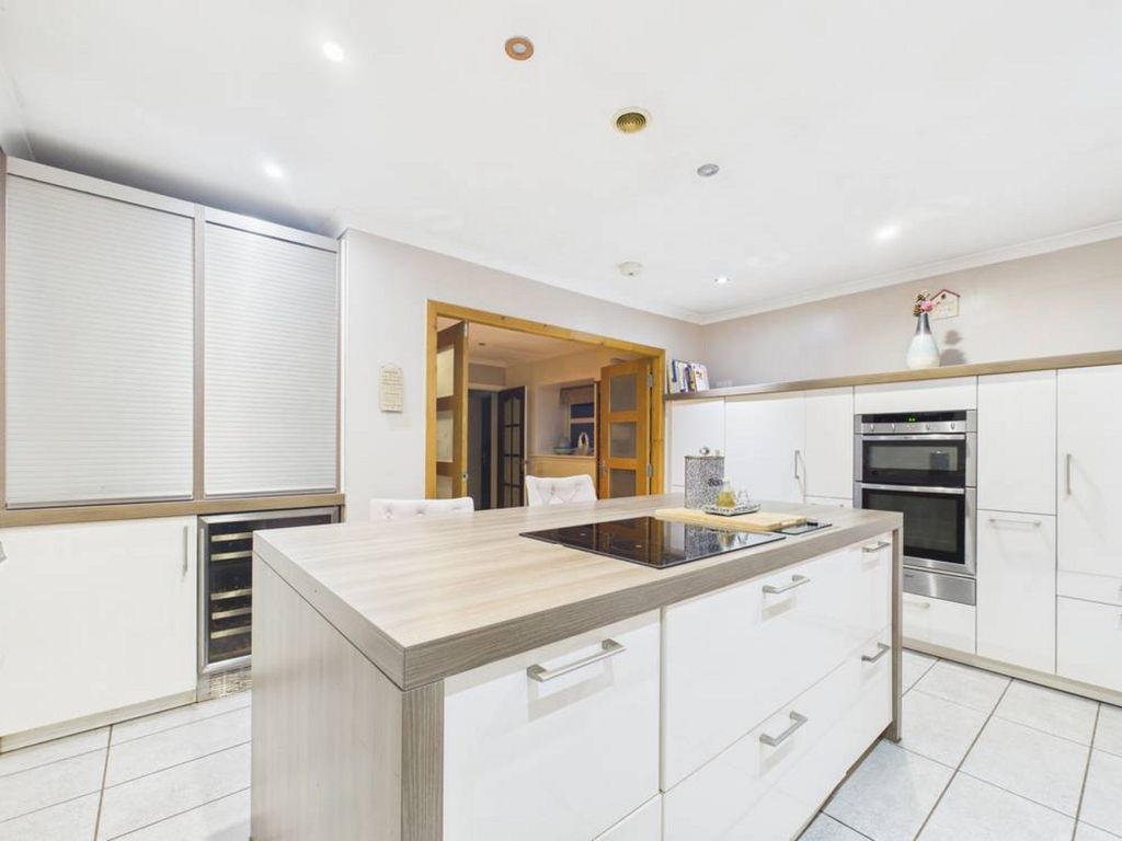 Property photo 2 of 39