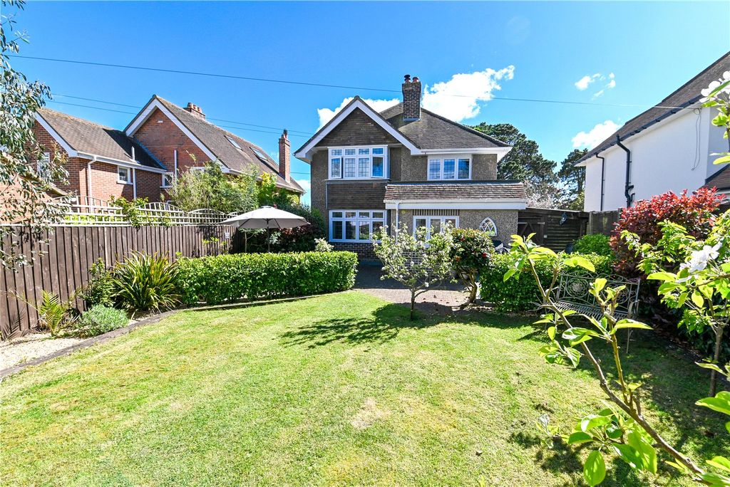 Property photo 1 of 33 Picture No. 14