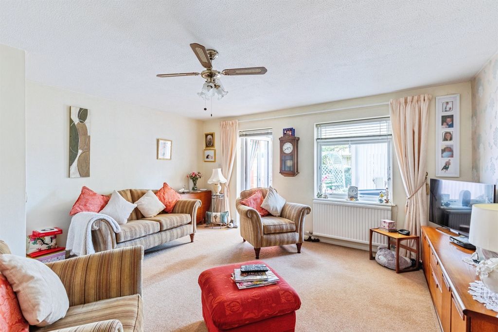 Property photo 2 of 17