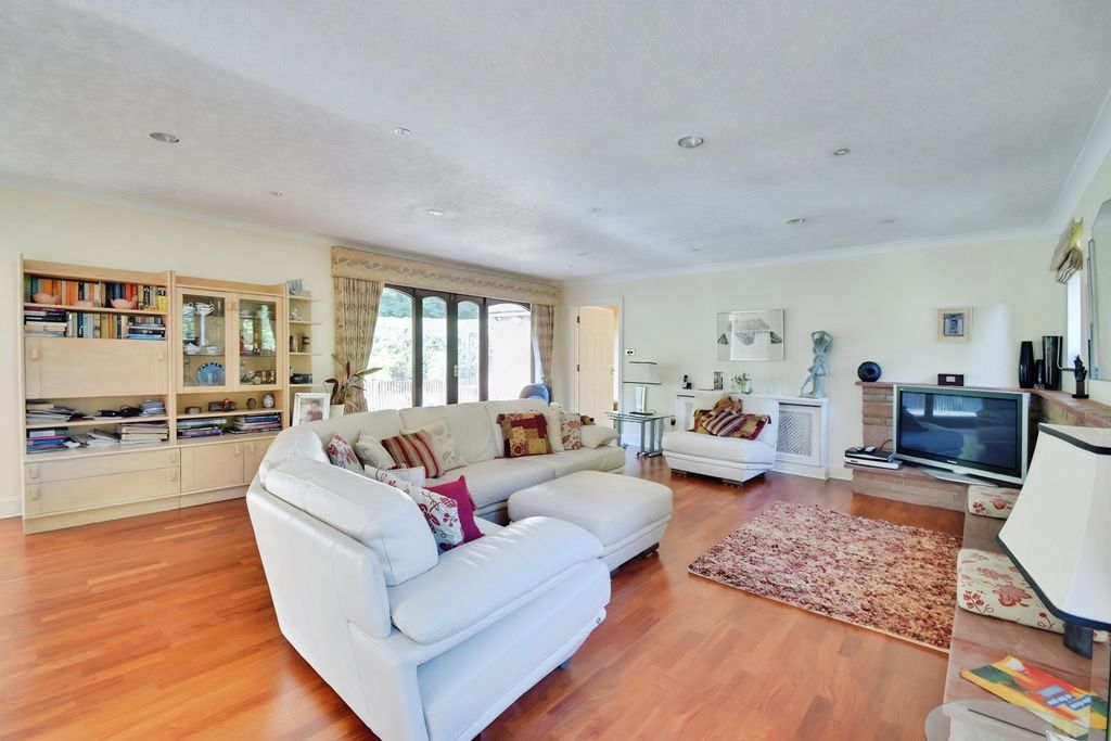 Property photo 2 of 20 Pbox-Img.Jpg