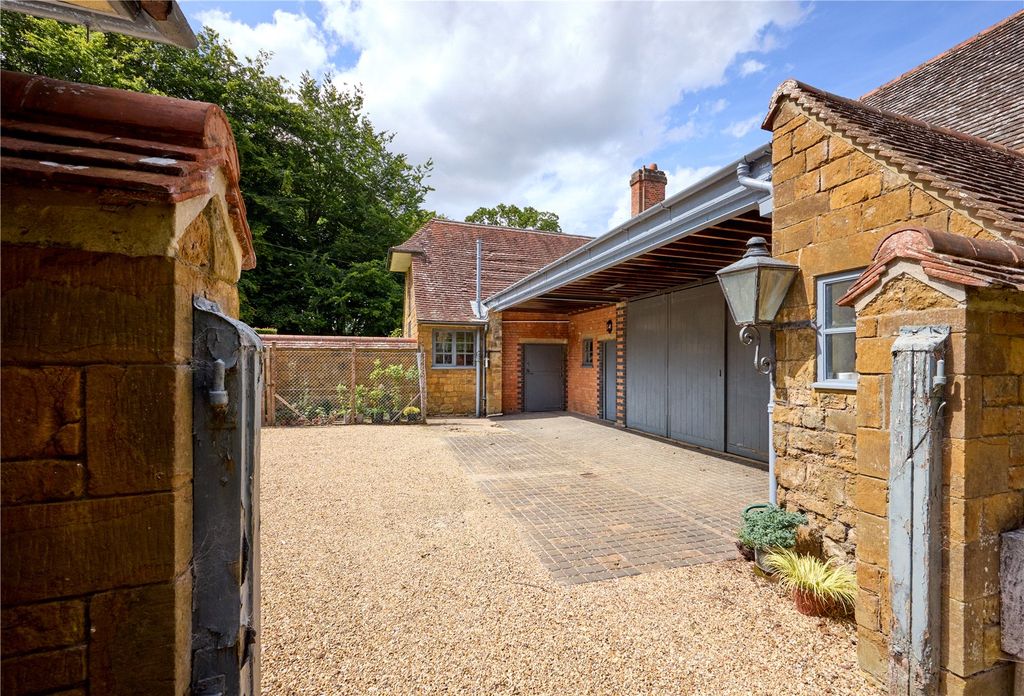 Additional image 17 of 6 bed equestrian for saleCross Hill Road, Adderbury, Banbury, Oxfordshire OX17