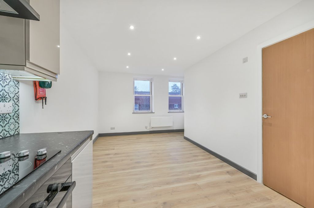 Property photo 2 of 18 Picture No. 10