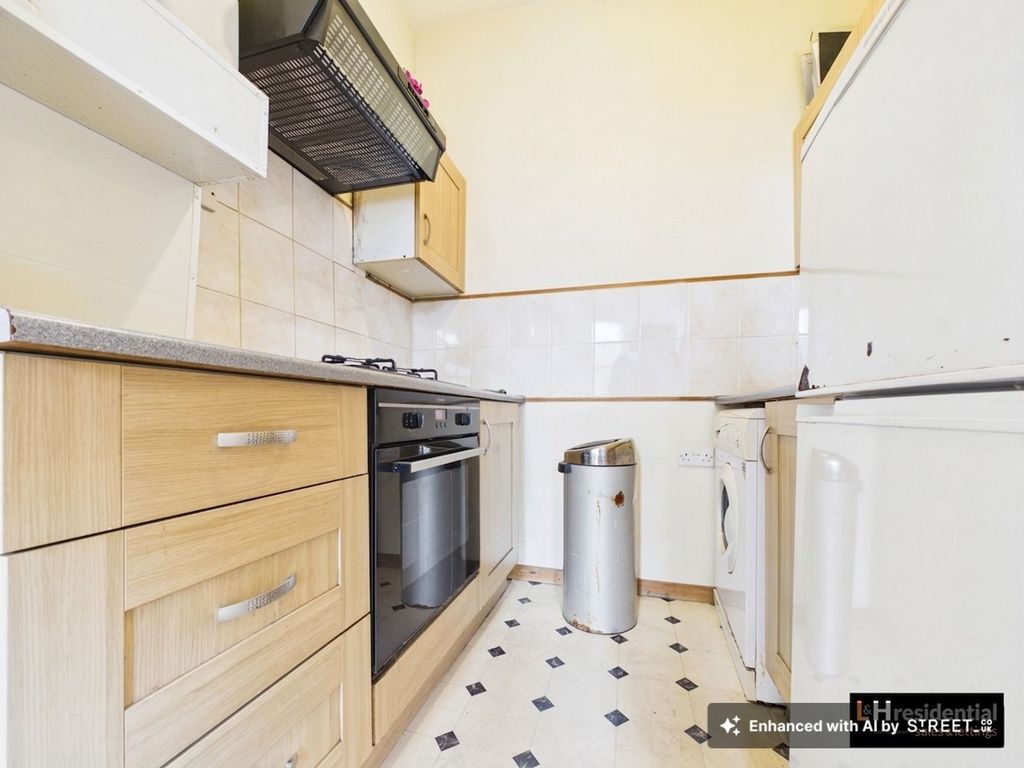 Property photo 3 of 5