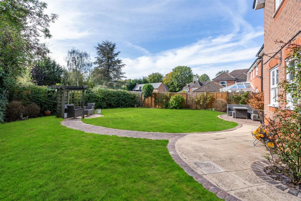 Property photo 2 of 18 3 Nesfield Grove_25.Jpg