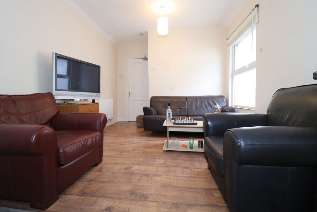 Property photo 3 of 9