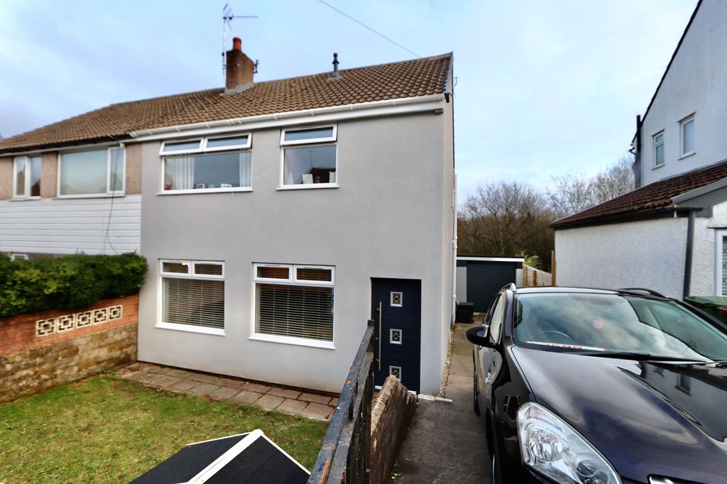 Property photo 2 of 40