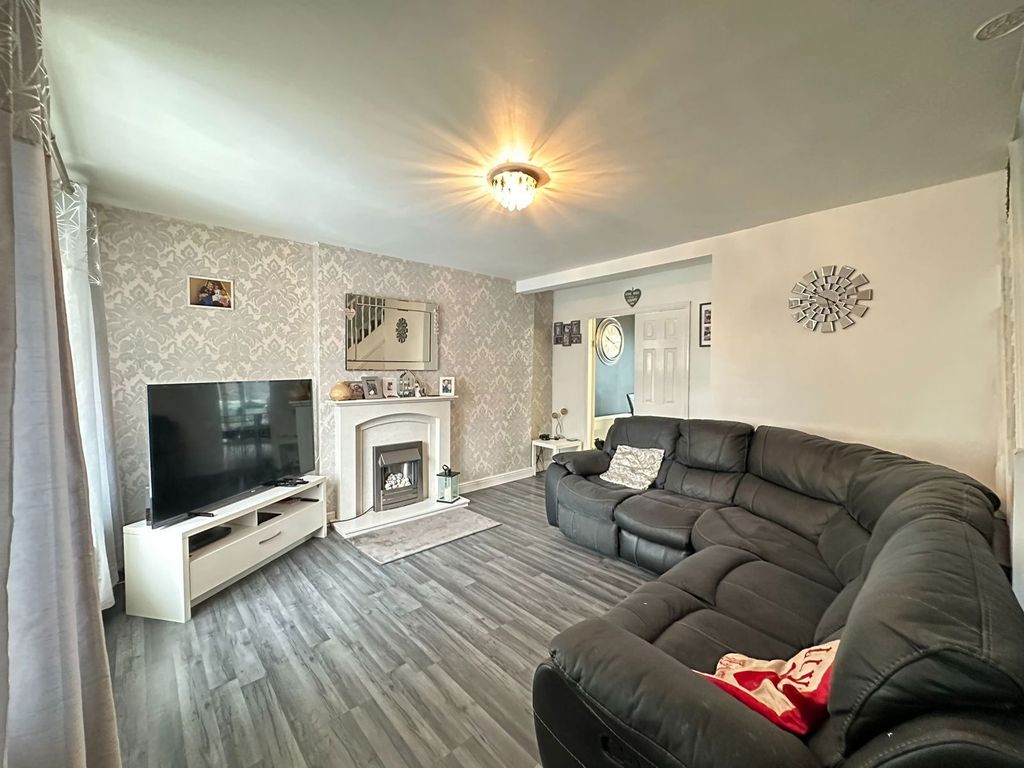 Property photo 3 of 25