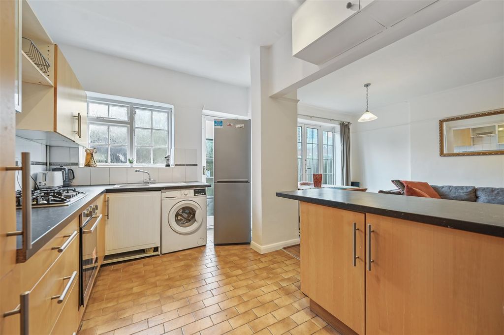 Property photo 3 of 13