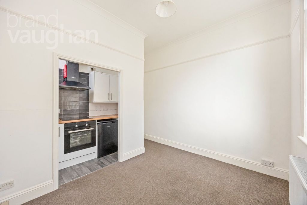 Property photo 2 of 16 Picture No. 12