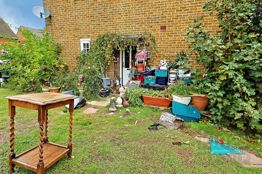 Property photo 2 of 21