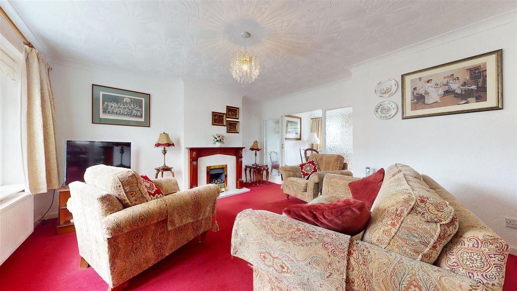 Property photo 1 of 17 Central Drive Living Room