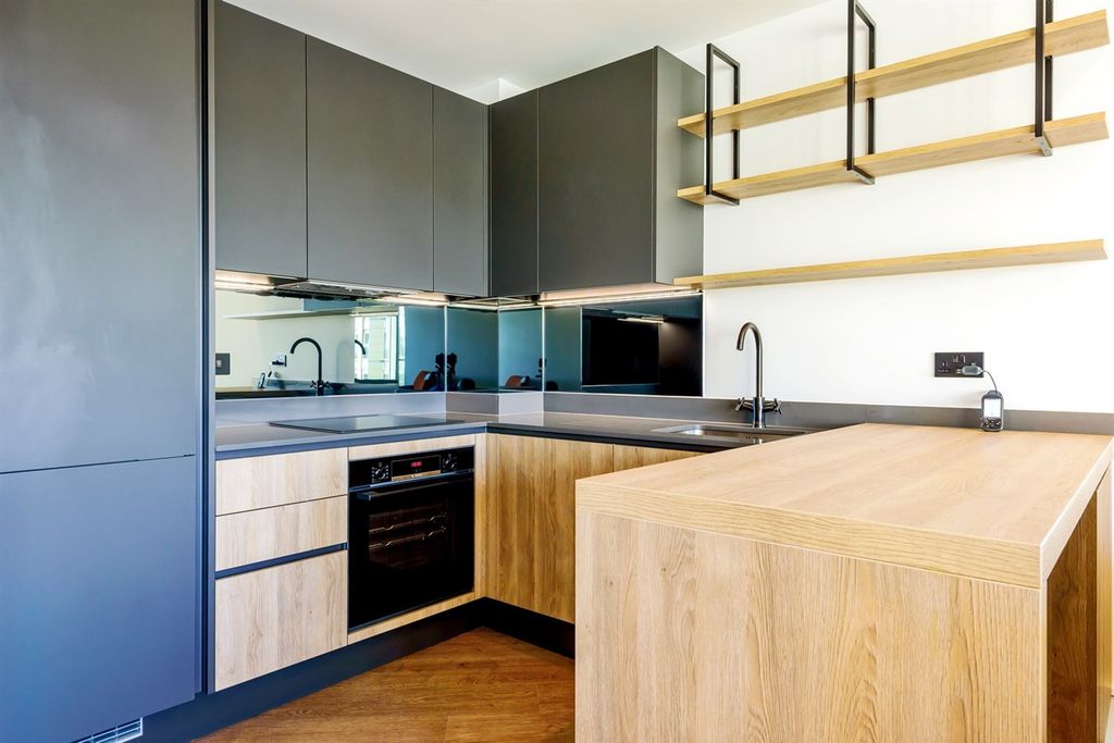 Property photo 2 of 9 Kitchen