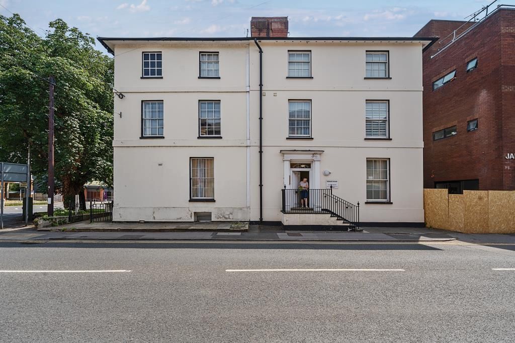 Property photo 3 of 17 External View