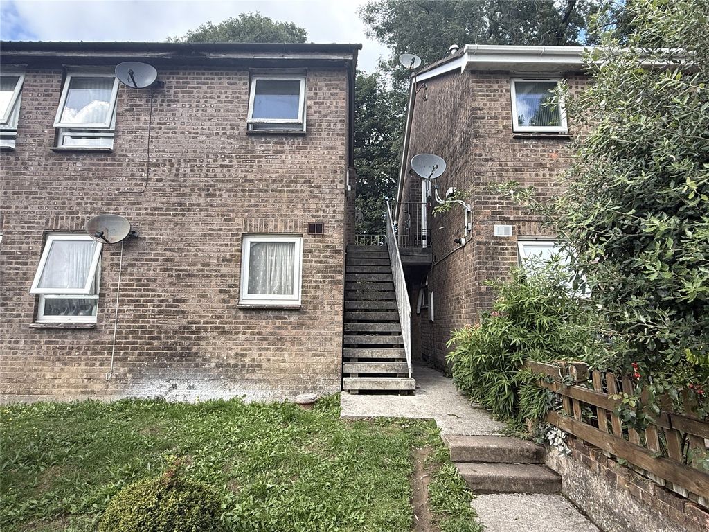 Property photo 1 of 6 Tillard Close