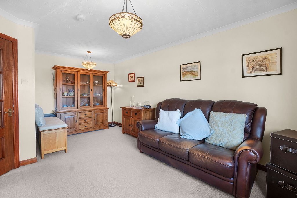 Property photo 2 of 21 Lounge