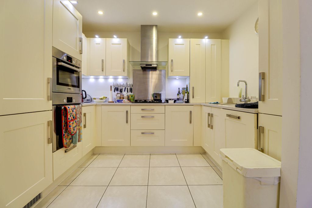 Property photo 3 of 16 Kitchen
